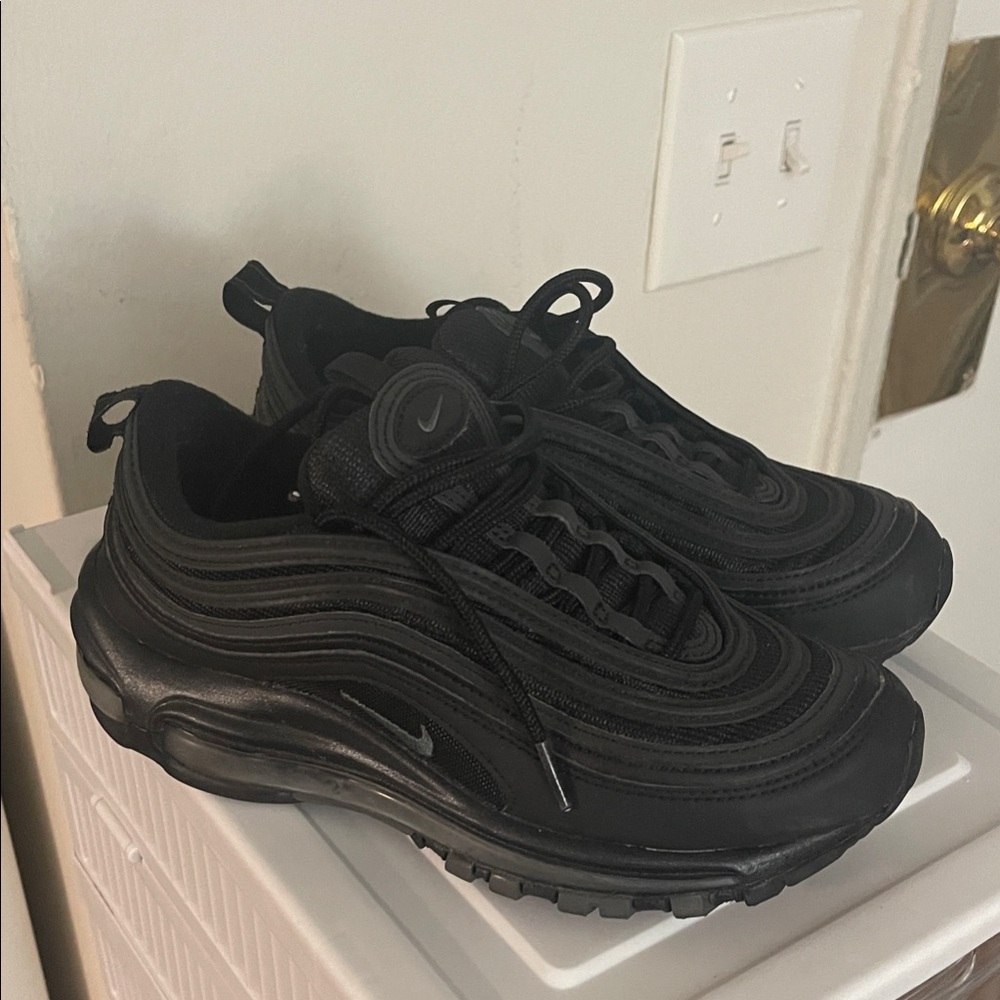 Nike woMen's Triple Black Sneakers
